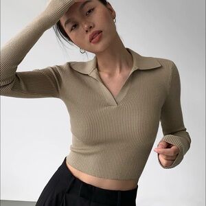 Divided H&M Beige Ribbed Stretch Knitted V-Neck Collar Long Sleeve Crop Top